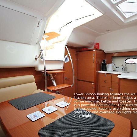 Hotel Zen Dog Luxury Motor Yacht Lymington Esterno foto