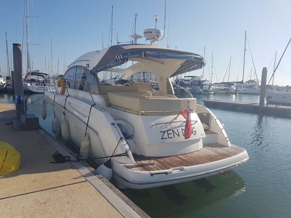 Hotel Zen Dog Luxury Motor Yacht Lymington Esterno foto
