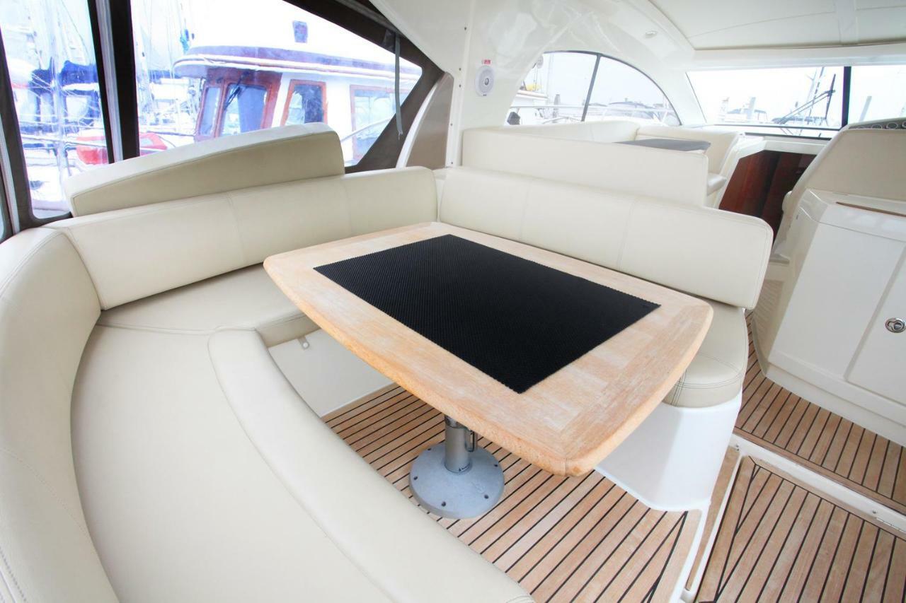 Hotel Zen Dog Luxury Motor Yacht Lymington Esterno foto